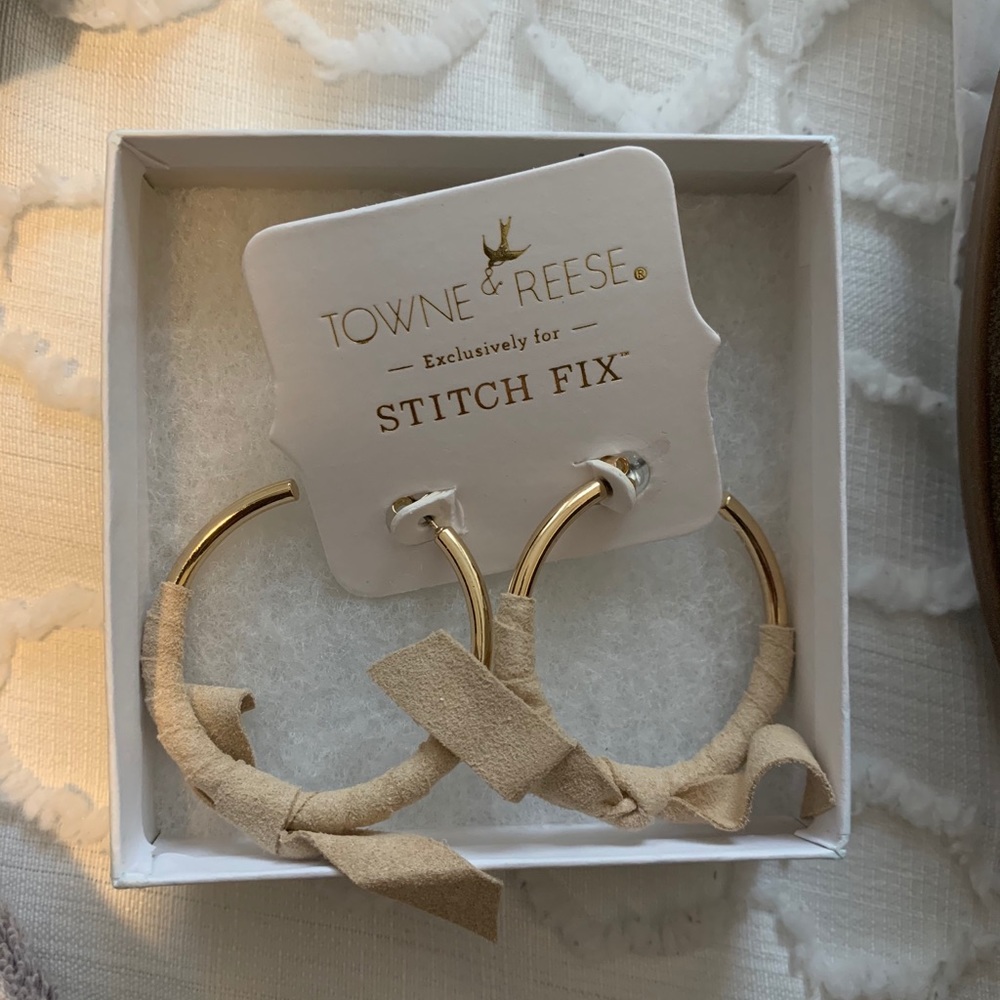Towne & Reese Raquel bow hoops